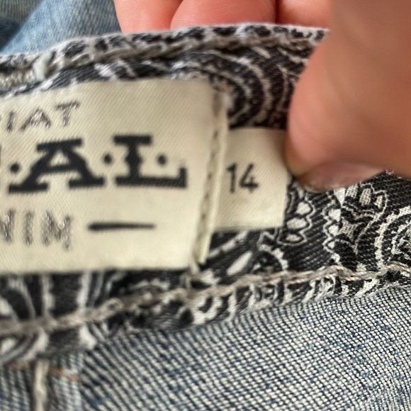 Girls size 14 Ariat real denim jeans. - Picture 6 of 6